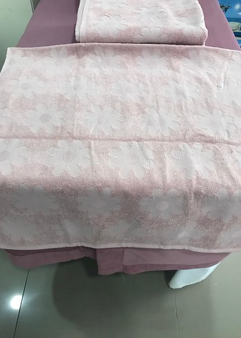 Diğer Pembe Çiçek Desenli Havlu Seti