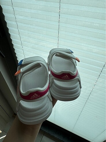 21 Beden Adidas sandalet