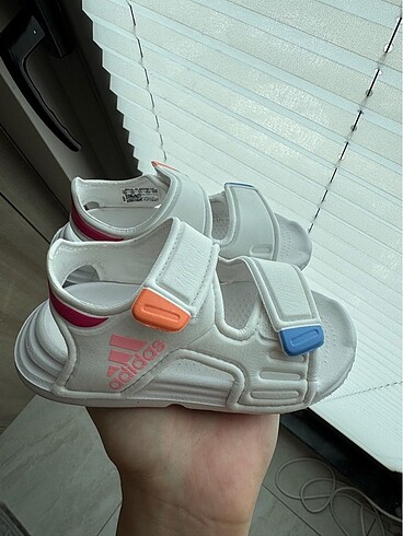21 Beden beyaz Renk Adidas sandalet
