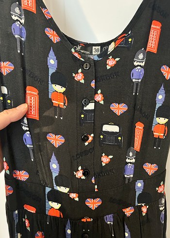 Desenli V Yaka Düğmeli Mini Elbise - Görsel 3