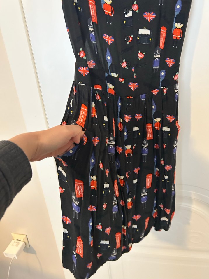 Desenli V Yaka Düğmeli Mini Elbise - Görsel 2