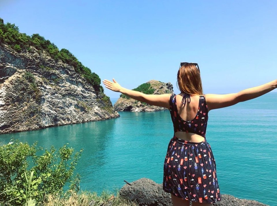 Desenli V Yaka Düğmeli Mini Elbise - Görsel 5