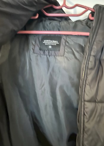 Siyah Kapüşonlu Fermuarlı Kadın şişme  Yelek - Görsel 2