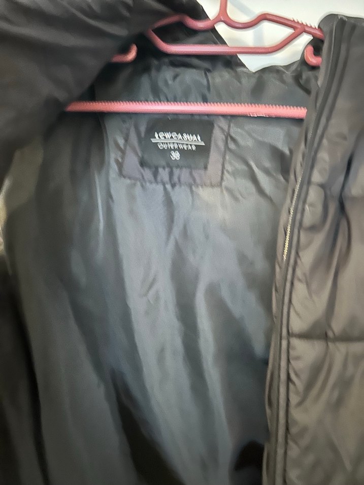 Siyah Kapüşonlu Fermuarlı Kadın şişme  Yelek - Görsel 2