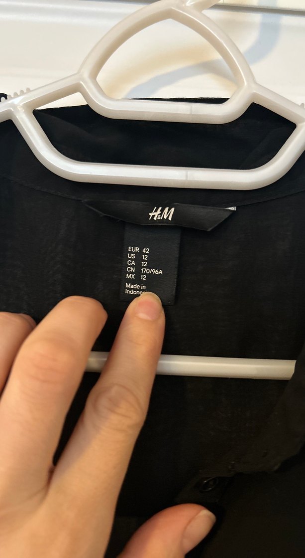 Siyah Düğmeli Kadın Gömlek - Görsel 3