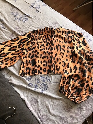 Zara leopar desenli crop