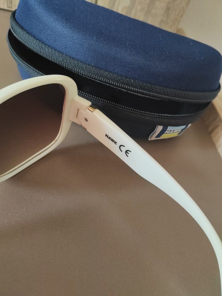 Hawk Beyaz Tokalı Kadın Güneş Gözlüğü - Görsel 4