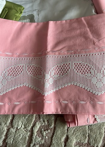 Gül Desenli Nakışlı Pembe Kumaş