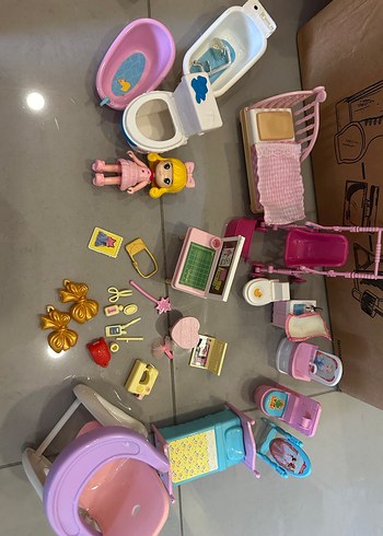 Barbie Pembe Bebek Figürü ve Aksesuarları