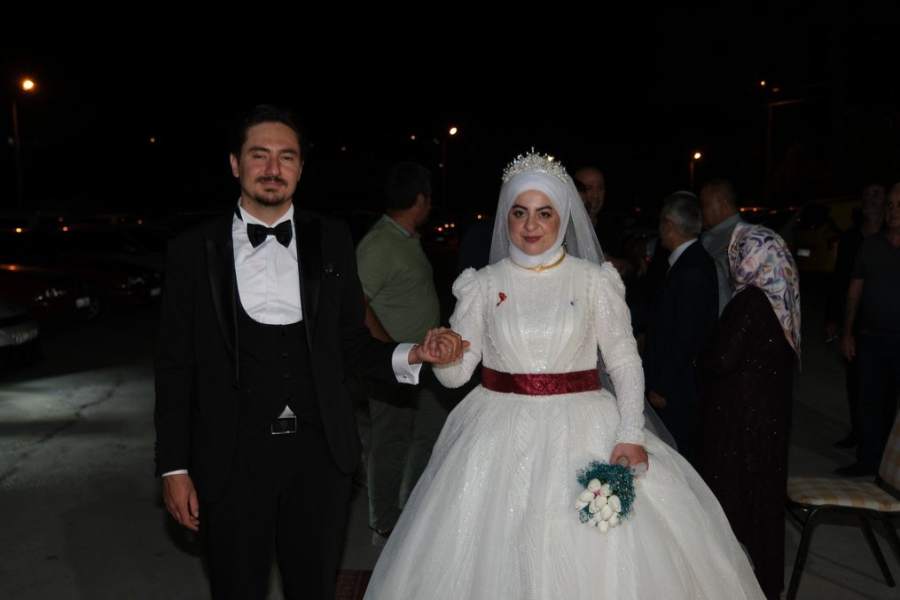 Modern Klasik V-Yaka Prenses Gelinlik - Görsel 3