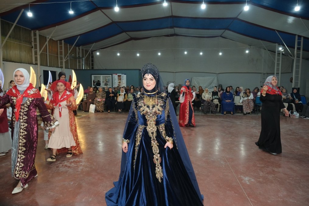 Uzun Kollu Lacivert Gotik Drape Abiye - Görsel 2