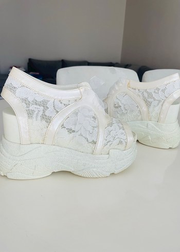 10 cm Dantel Detaylı Beyaz Dolgu Topuklu Kadın Ayakkabı - Görsel 6