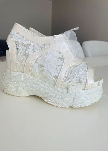 10 cm Dantel Detaylı Beyaz Dolgu Topuklu Kadın Ayakkabı - Görsel 3