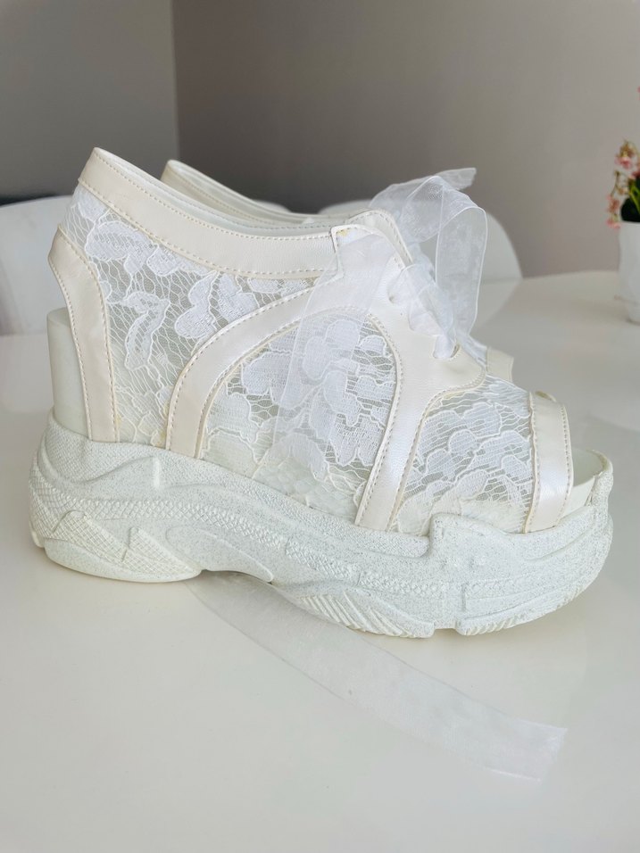 10 cm Dantel Detaylı Beyaz Dolgu Topuklu Kadın Ayakkabı - Görsel 2