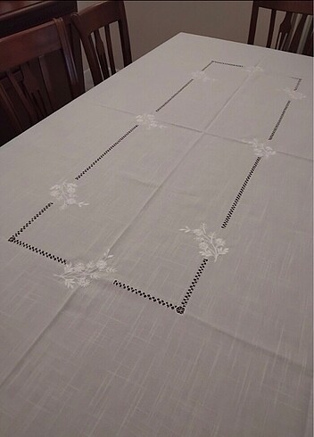 Linens Linens Masa Örtüsü