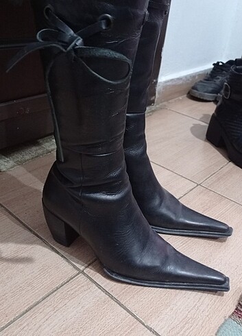 Topuklu sivri burun vintage kadın çizme 