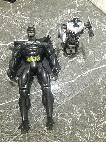 batman ve robota dönüşen araç