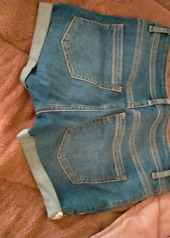 Nakışlı Düğmeli Kadın Mini Kot Şort - Görsel 3