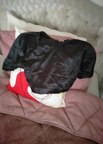 Siyah Parlak Kısa Kollu Crop Top - Görsel 3