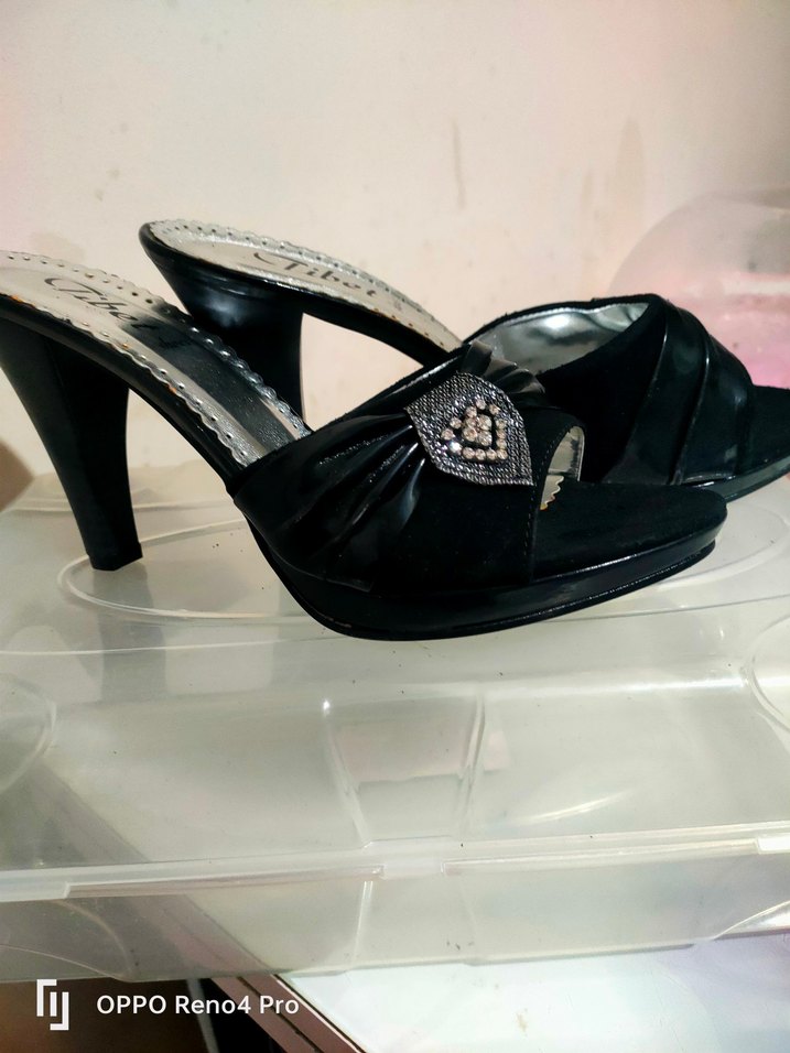 Siyah Parlak Tokalı Stiletto Terlik - Görsel 4