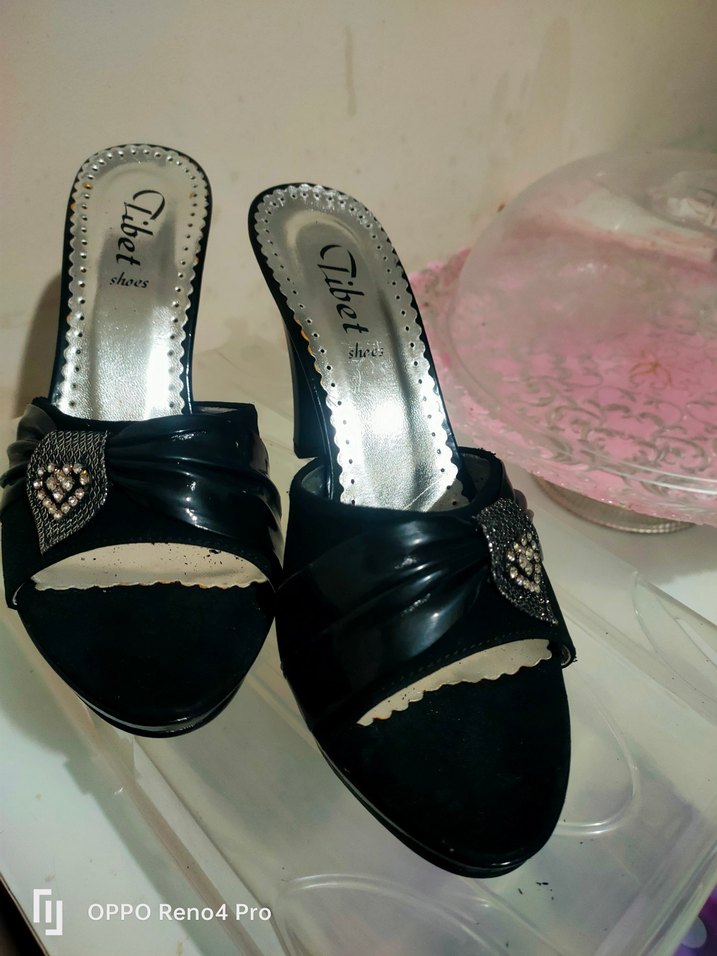 Siyah Parlak Tokalı Stiletto Terlik - Görsel 2