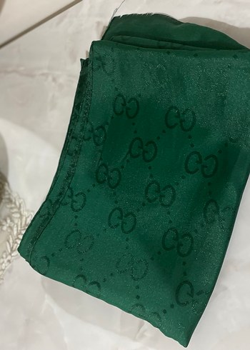 Kadın Parlak Yeşil Saten Şal - Görsel 3