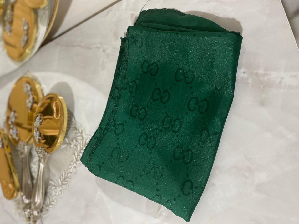 Kadın Parlak Yeşil Saten Şal - Görsel 3