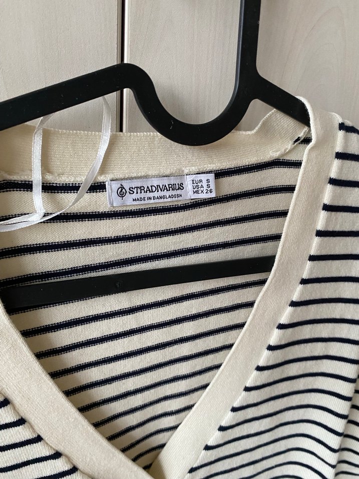 Düğmeli V-Yaka Çizgili Kadın Hırka - Görsel 3