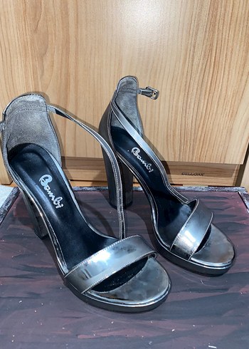 Gri Metalik Stiletto Topuklu Kadın Ayakkabı