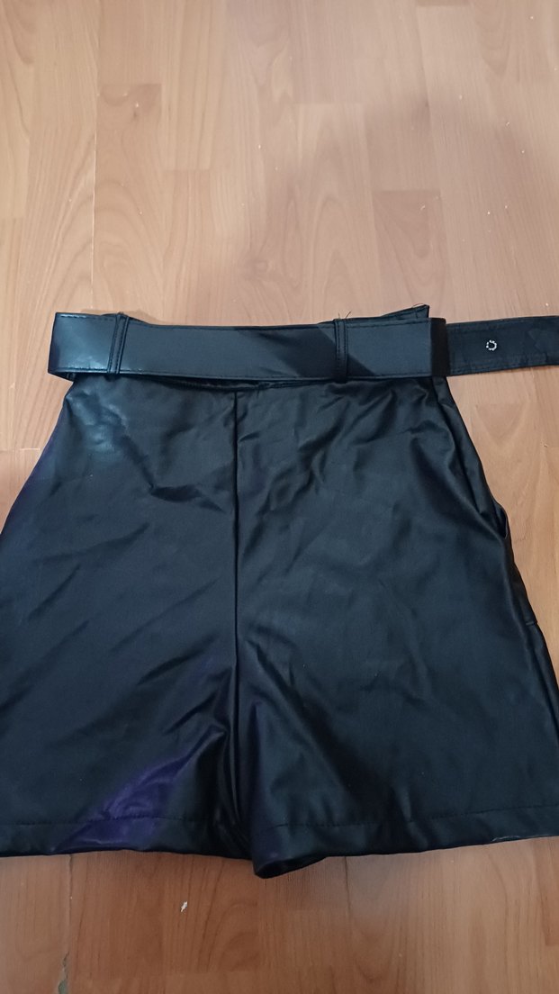 Kadın Siyah Deri Kemerli Mini Şort - Görsel 3