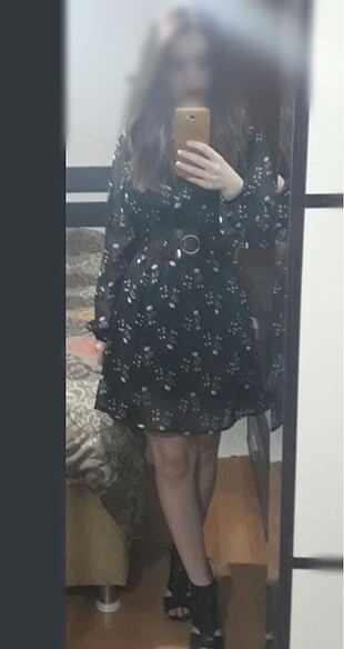 Çiçekli elbise