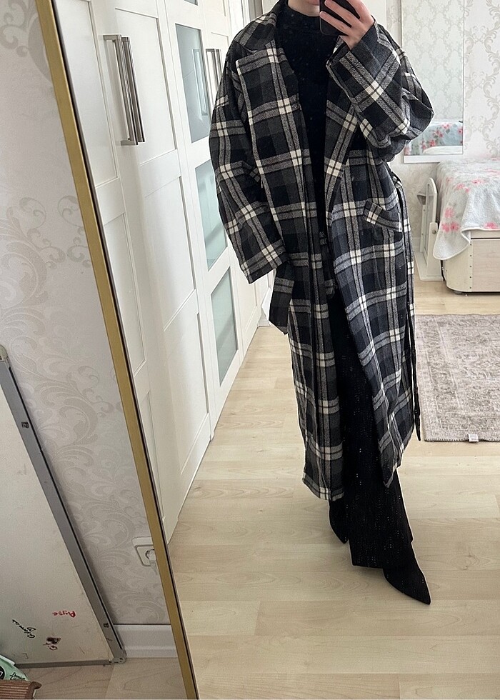 Siyah Beyaz Uzun Kaban Desenli - Görsel 2