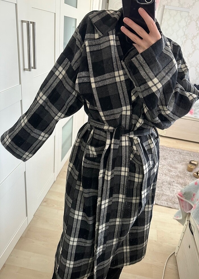 Siyah Beyaz Uzun Kaban Desenli - Görsel 3