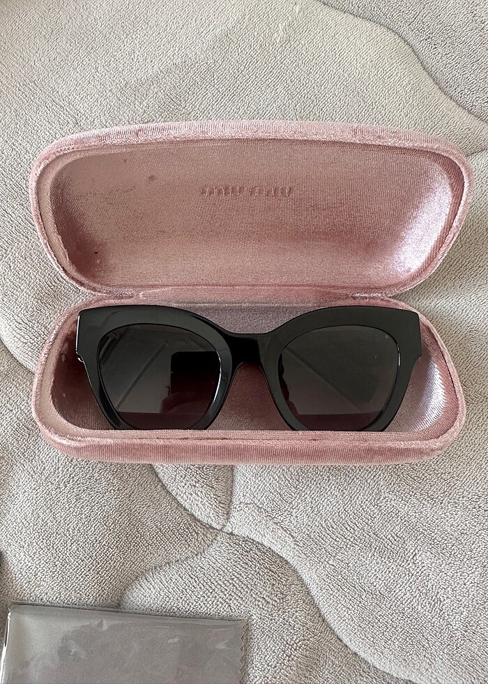 Miu Miu Güneş Gözlüğü - Görsel 4