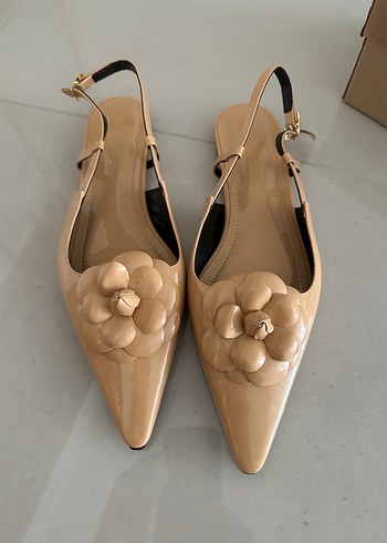 Lutvelizade Bej Çiçek Detaylı Stiletto Kadın Ayakkabı