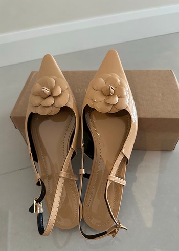LUTVELİZADE Lutvelizade Bej Çiçek Detaylı Stiletto Kadın Ayakkabı