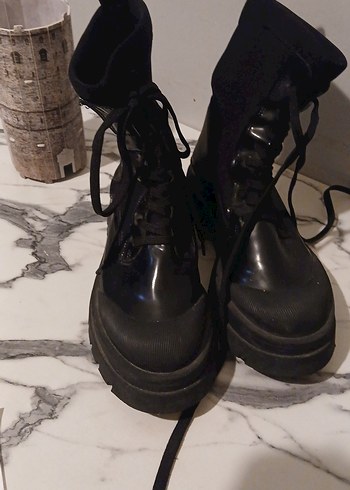 Tokalı Siyah Kadın Botları - Blok Topuklu - Görsel 4