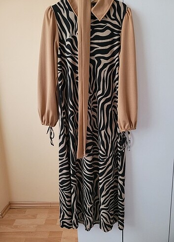 Zebra desenli elbise