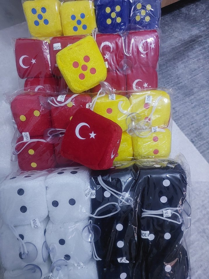 Püsküllü ve zar şeklinde araç süsü - Görsel 3