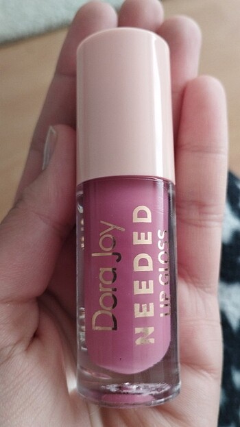 Dora joy lipgloss 