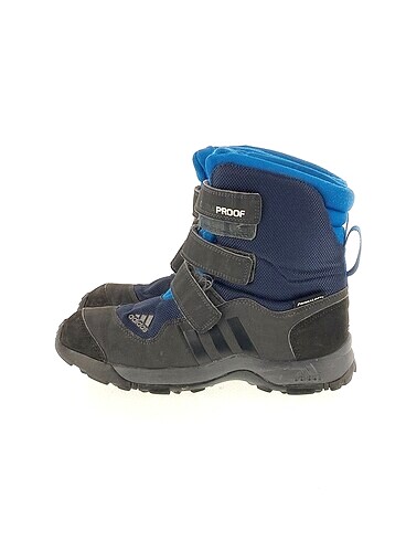 Adidas Bot %70 İndirimli.