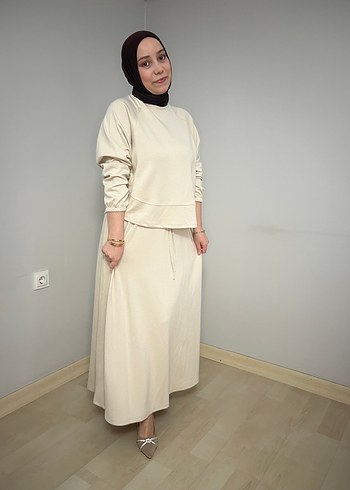 Uzun Beyaz Kadın Takım Elbise - Görsel 2