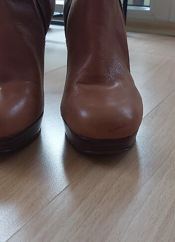Nine West Nine West 36,5 Taba Deri Topuklu Çizme. 1 kere kapalı alanda kul