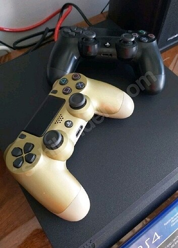 Beden Renk PlayStation 4 - 500 Gb 2 Dual Kol ve 3 orjinal oyun ve yüklü 92