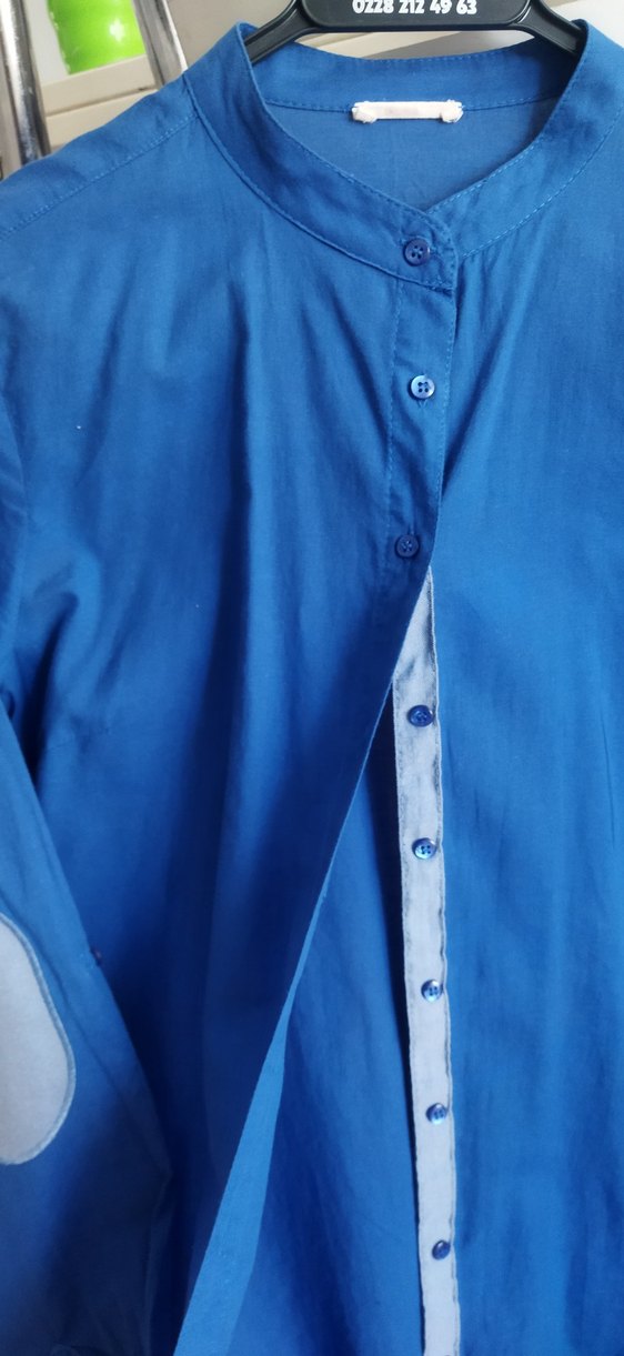 Düğmeli Mavi Hamile Gömleği - Görsel 2