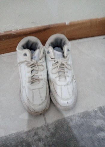 Gri Topuklu Beyaz Kadın Spor Ayakkabı