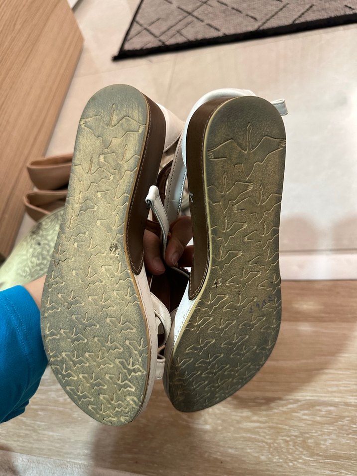 Boncuk İşlemeli Beyaz Dolgu Topuklu Sandalet - Görsel 3