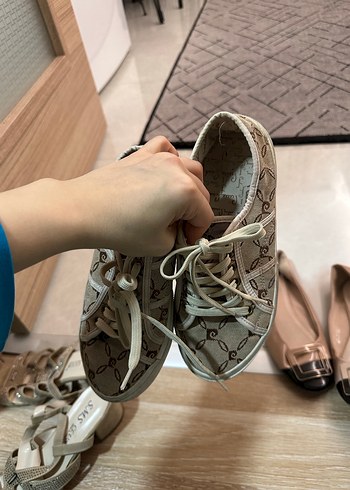 Bej Yılan Desenli Spor Ayakkabı - Görsel 2