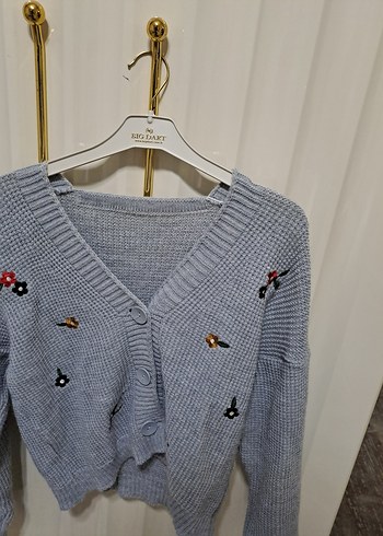 LC Waikiki Nakışlı Gri Kısa Kadın Hırka