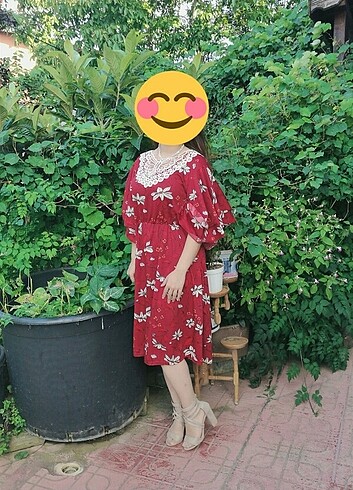 Kırmızı elbise
